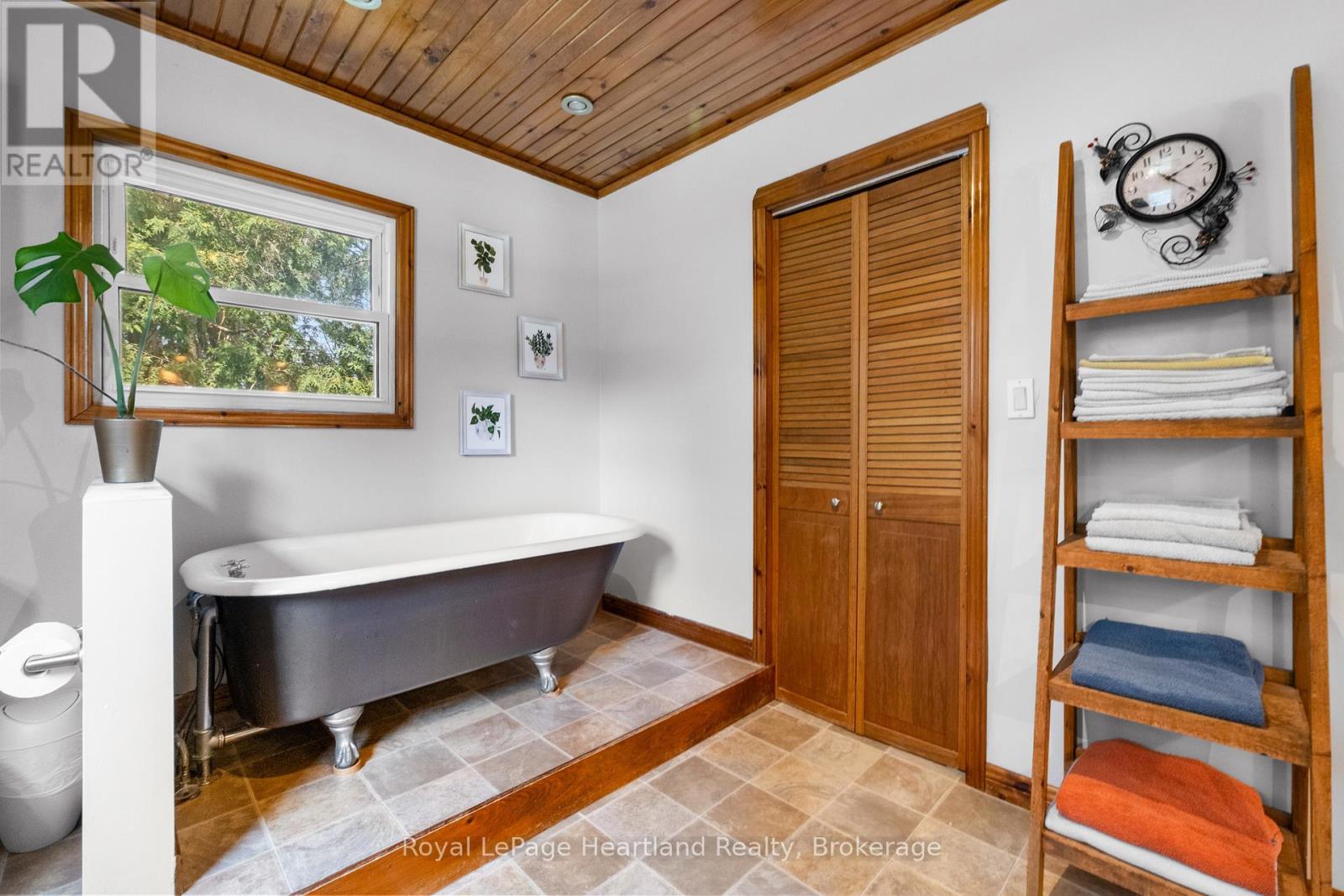 38480 Blyth Road, Ashfield-Colborne-Wawanosh, Ontario  N0M 1E0 - Photo 12 - X12268843