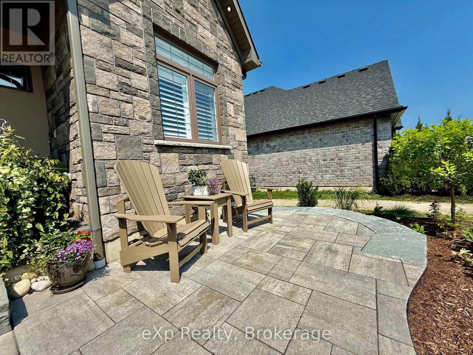 150 17th A Avenue, Hanover, Ontario  N4N 3V3 - Photo 5 - X12269184