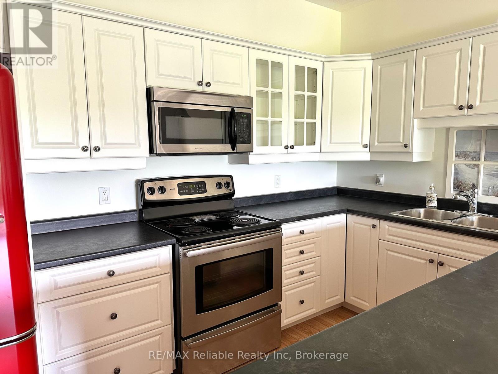 28 Bayfield Mews Lane, Bluewater, Ontario  N0M 1G0 - Photo 37 - X12269453