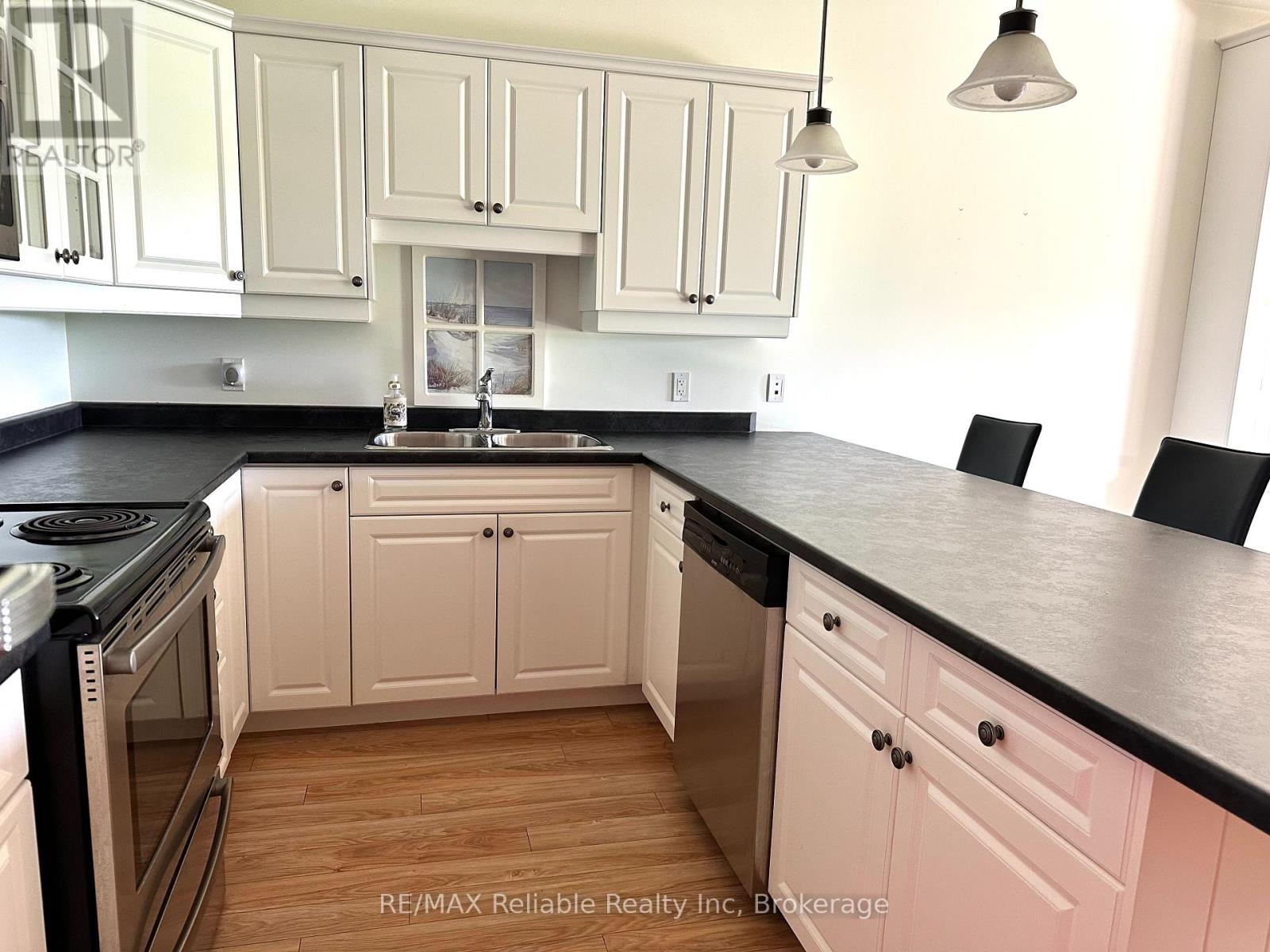 28 Bayfield Mews Lane, Bluewater, Ontario  N0M 1G0 - Photo 38 - X12269453