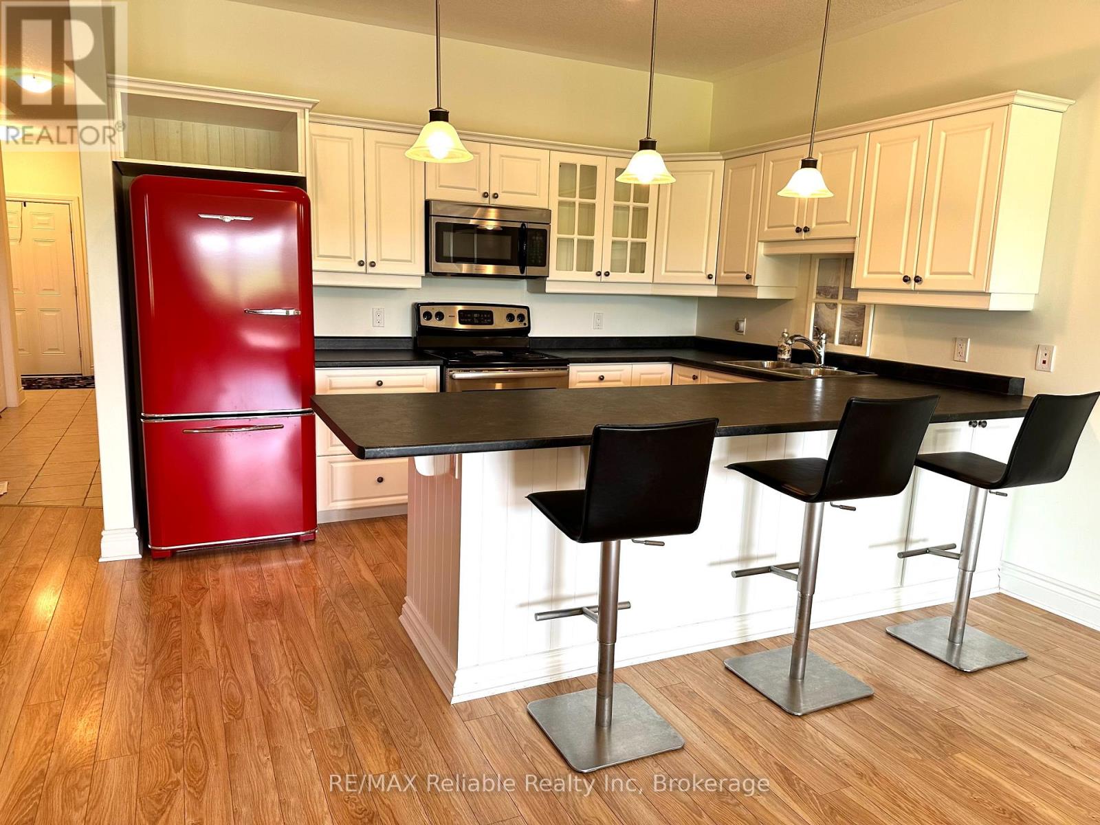 28 Bayfield Mews Lane, Bluewater, Ontario  N0M 1G0 - Photo 9 - X12269453