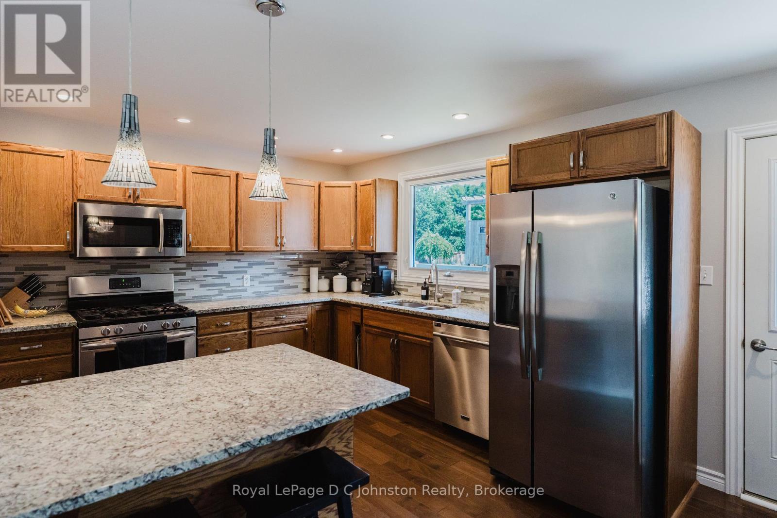 415 Wellington Street, Saugeen Shores, Ontario  N0H 2C0 - Photo 12 - X12269479