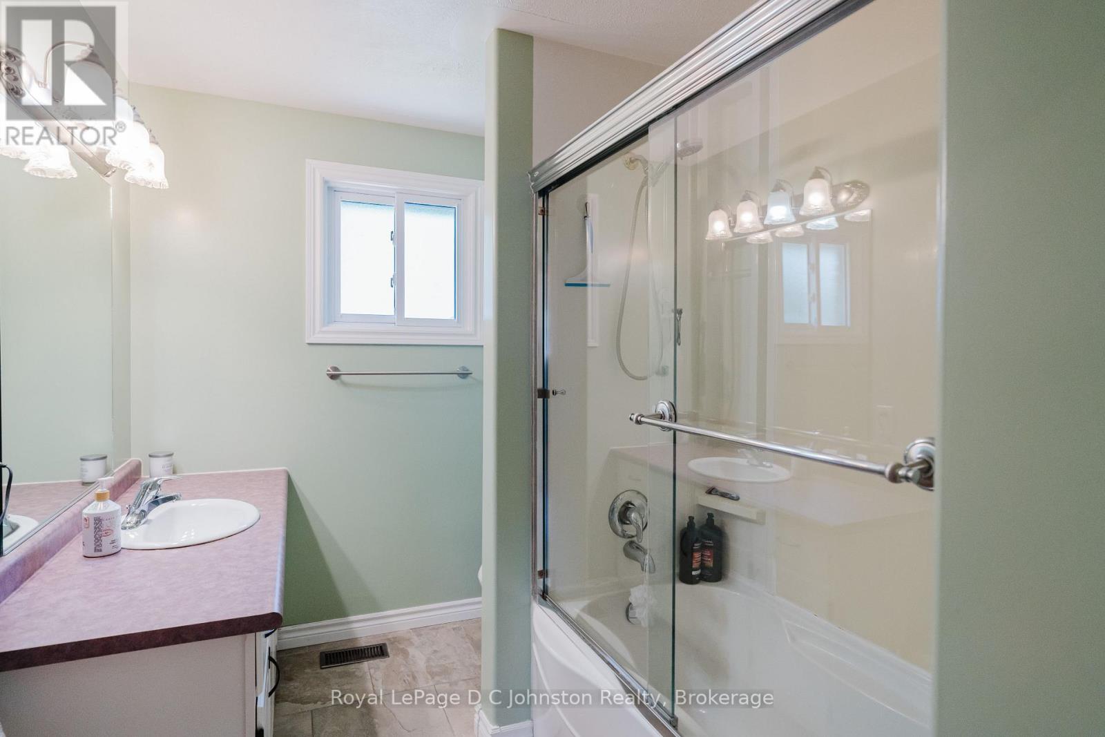 415 Wellington Street, Saugeen Shores, Ontario  N0H 2C0 - Photo 16 - X12269479