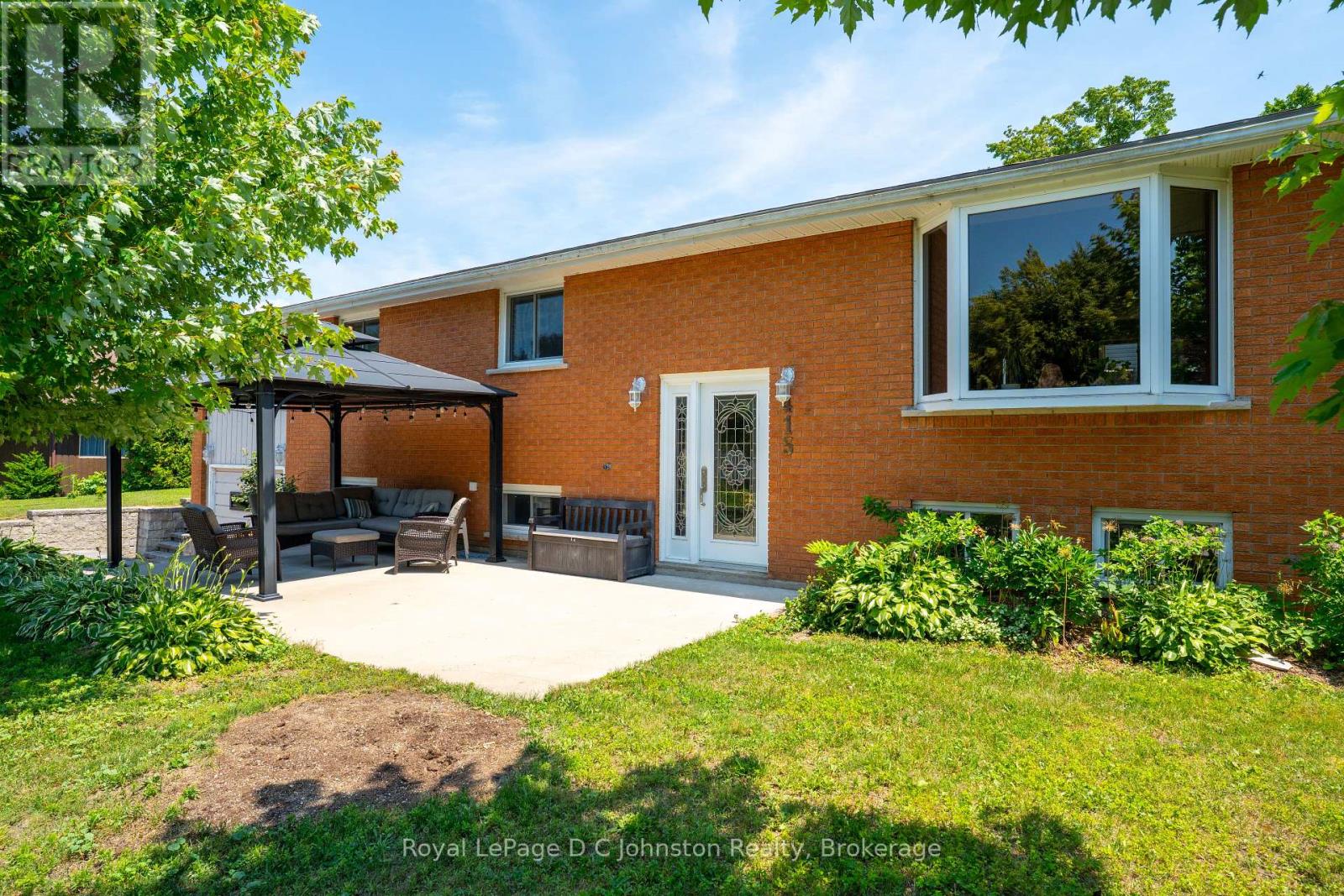 415 Wellington Street, Saugeen Shores, Ontario  N0H 2C0 - Photo 3 - X12269479