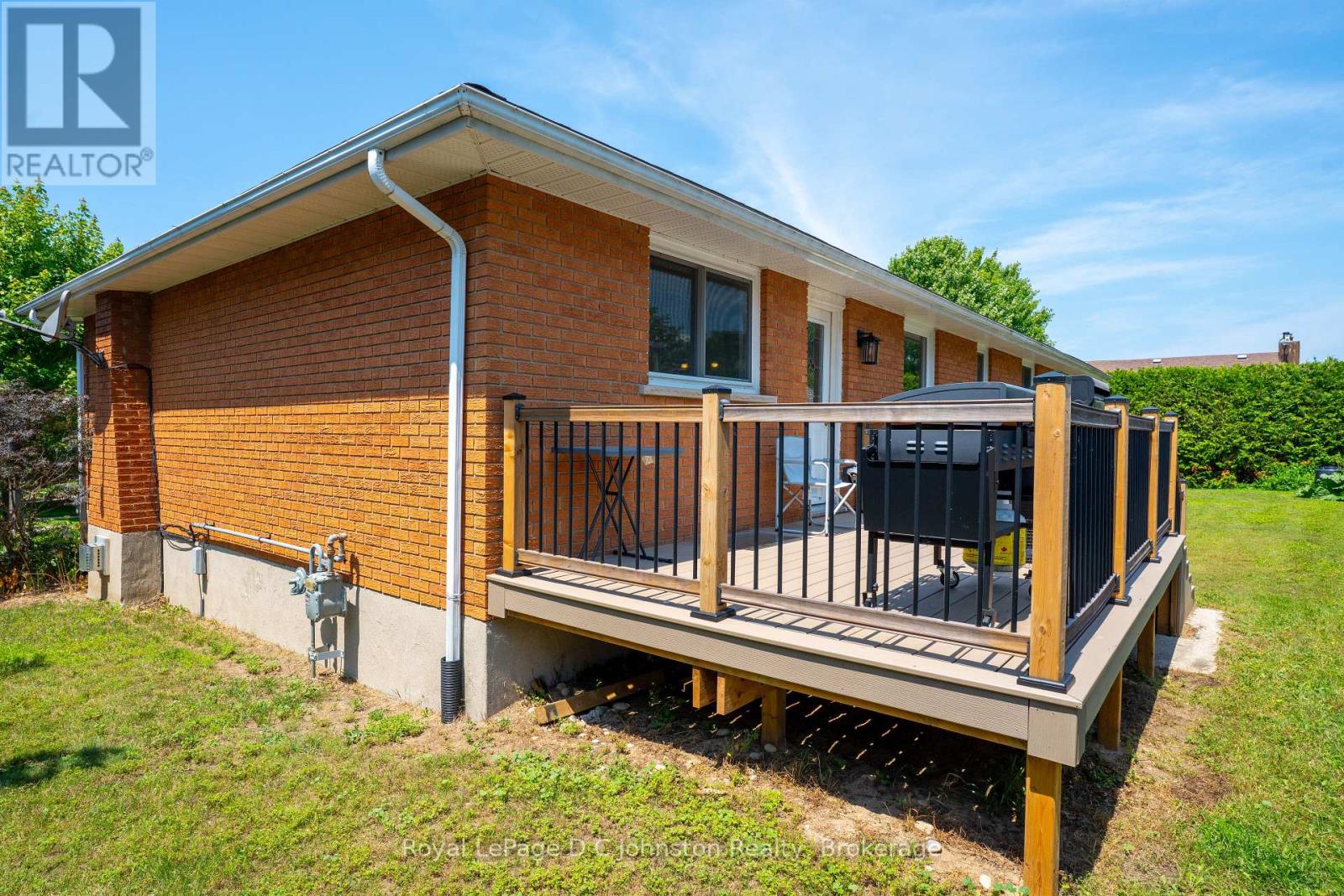 415 Wellington Street, Saugeen Shores, Ontario  N0H 2C0 - Photo 5 - X12269479