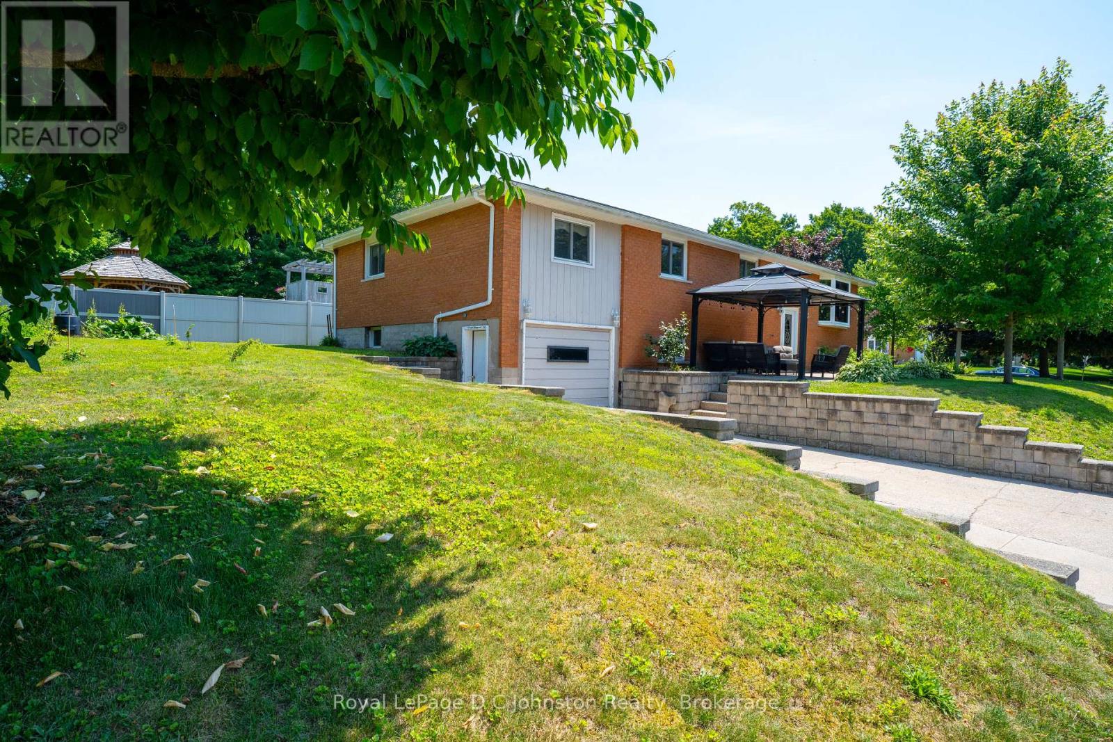 415 Wellington Street, Saugeen Shores, Ontario  N0H 2C0 - Photo 7 - X12269479