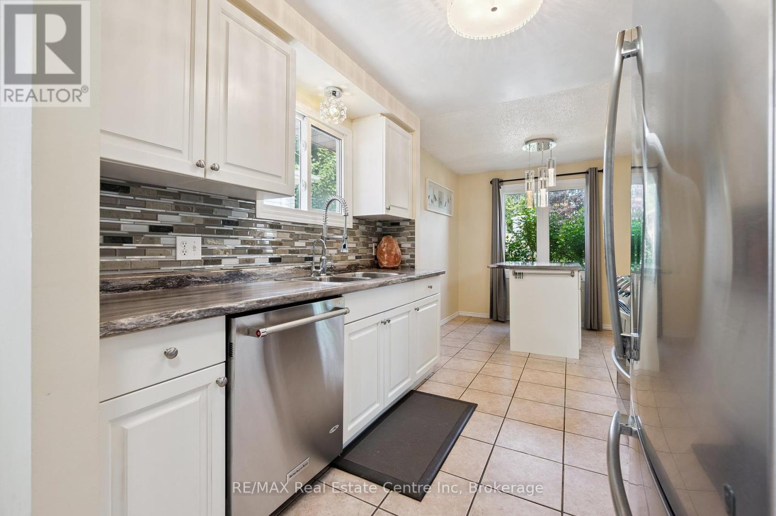 164 Macatee Place, Cambridge, Ontario  N1R 6Z8 - Photo 11 - X12269497