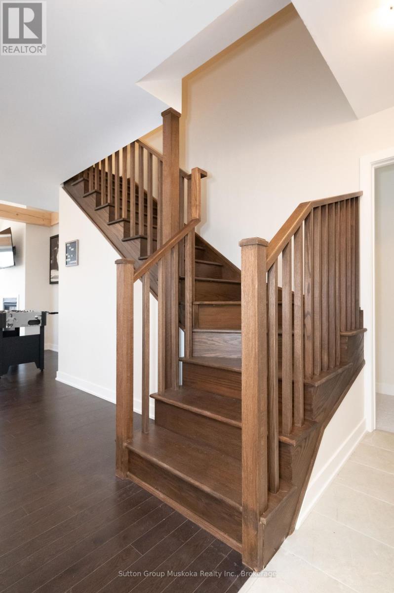 1020 Ridgeline Road, Lake Of Bays, Ontario  P1H 0K1 - Photo 3 - X12269530