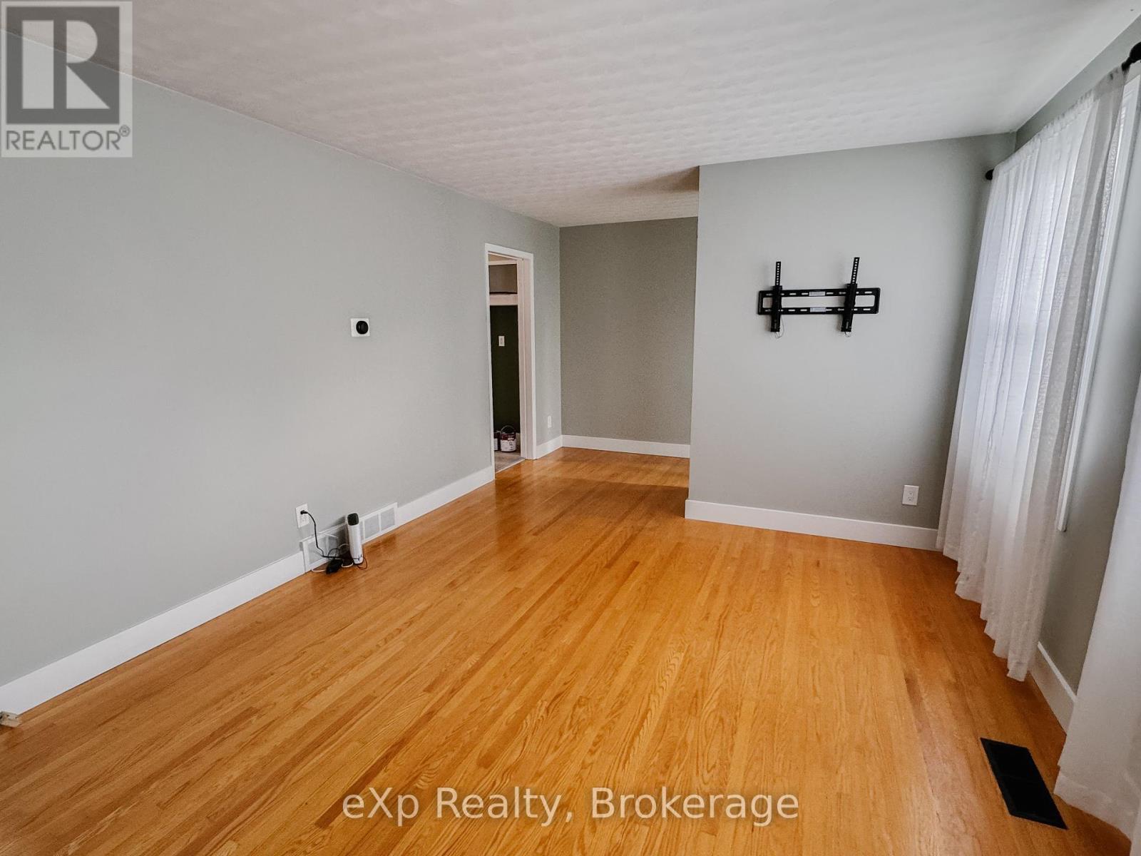 24 Windermere Court, Guelph, Ontario  N1E 3L4 - Photo 13 - X12269598