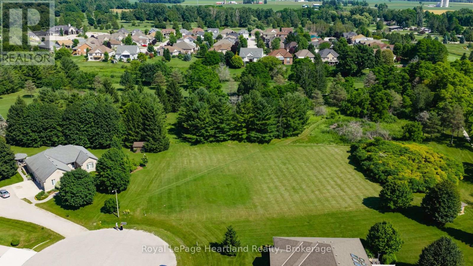 2 Fairway Road, Huron East, Ontario  N0K 1G0 - Photo 1 - X12269640