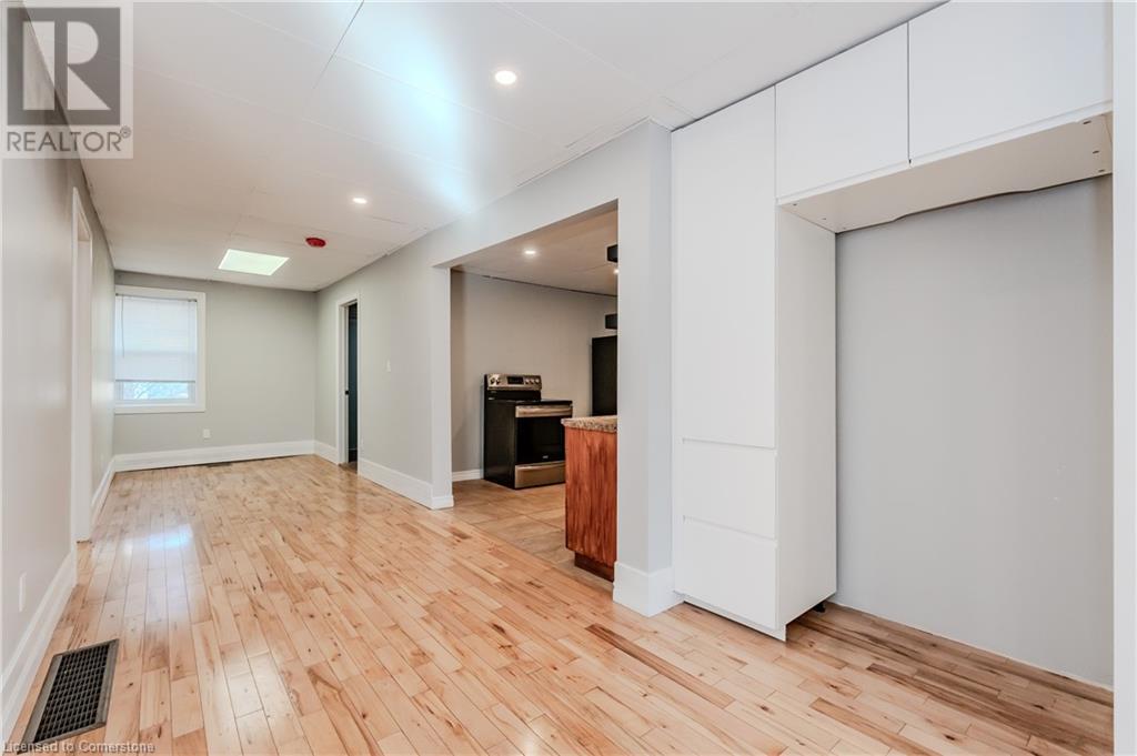 42 Walnut Street, Kitchener, Ontario  N2G 1P6 - Photo 8 - 40743237