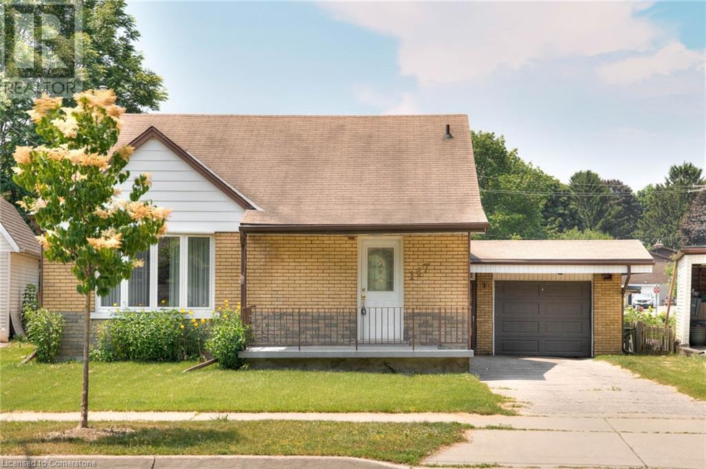 147 CLARK Avenue, Kitchener, Ontario