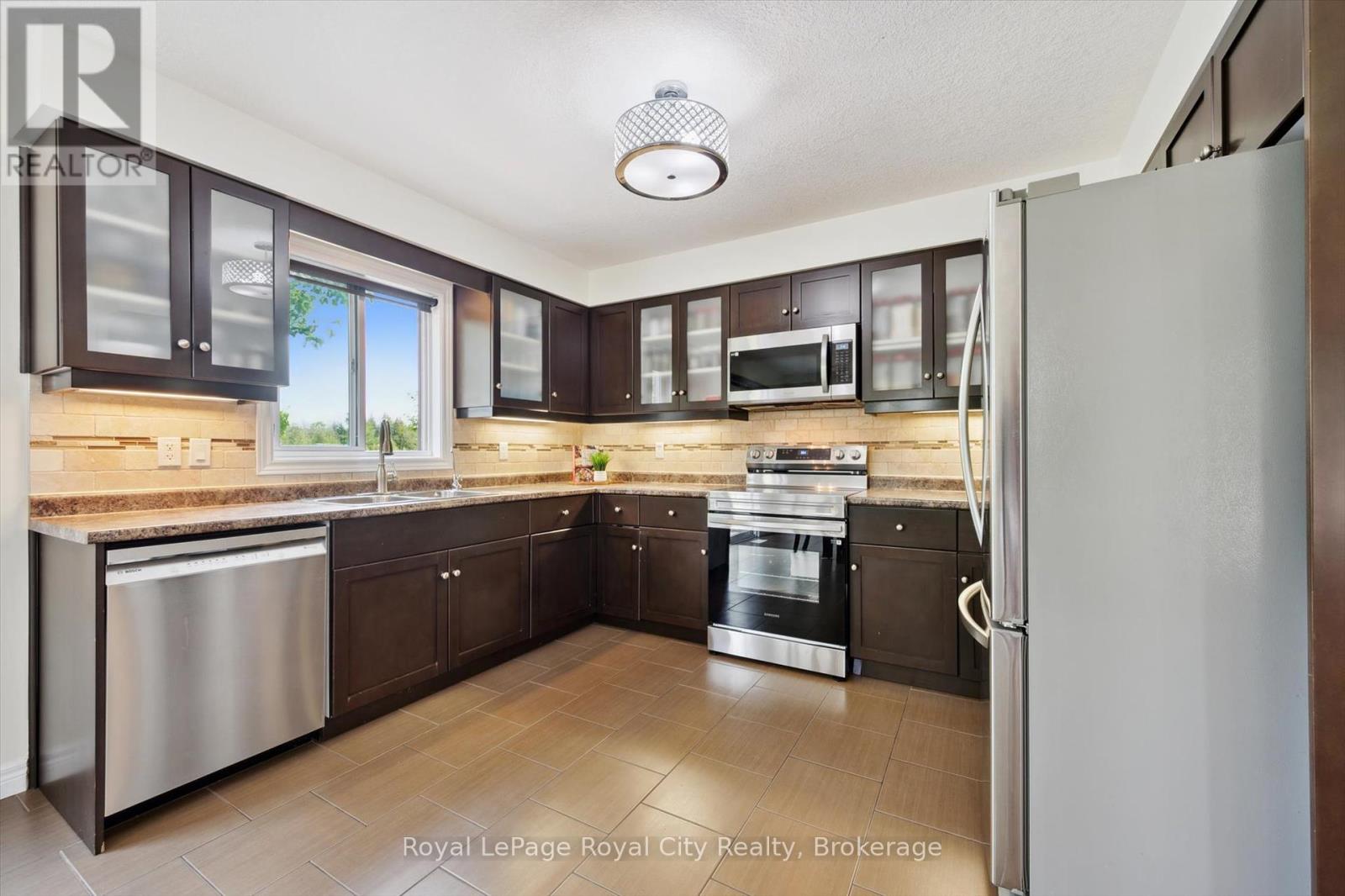 17 - 355 Macalister Boulevard, Guelph, Ontario  N1L 1B3 - Photo 15 - X12270114