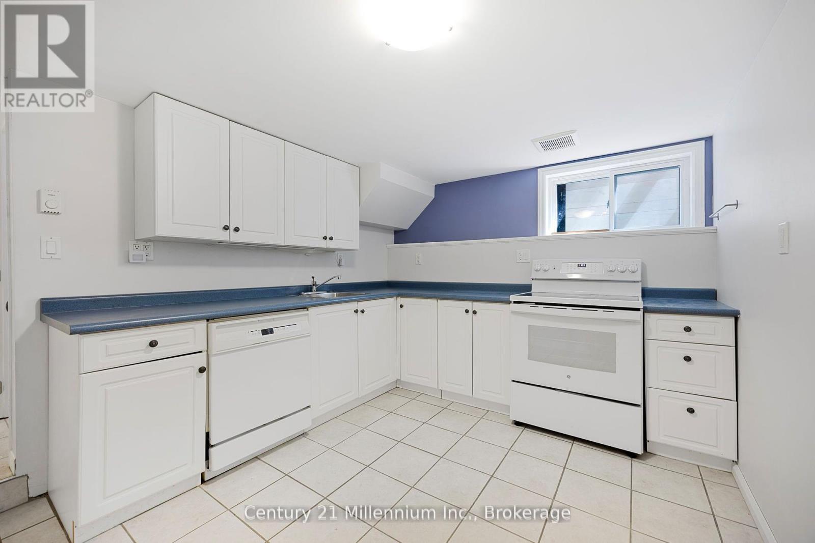 100 Matchedash Street N, Orillia, Ontario  L3V 4T8 - Photo 30 - S12270448