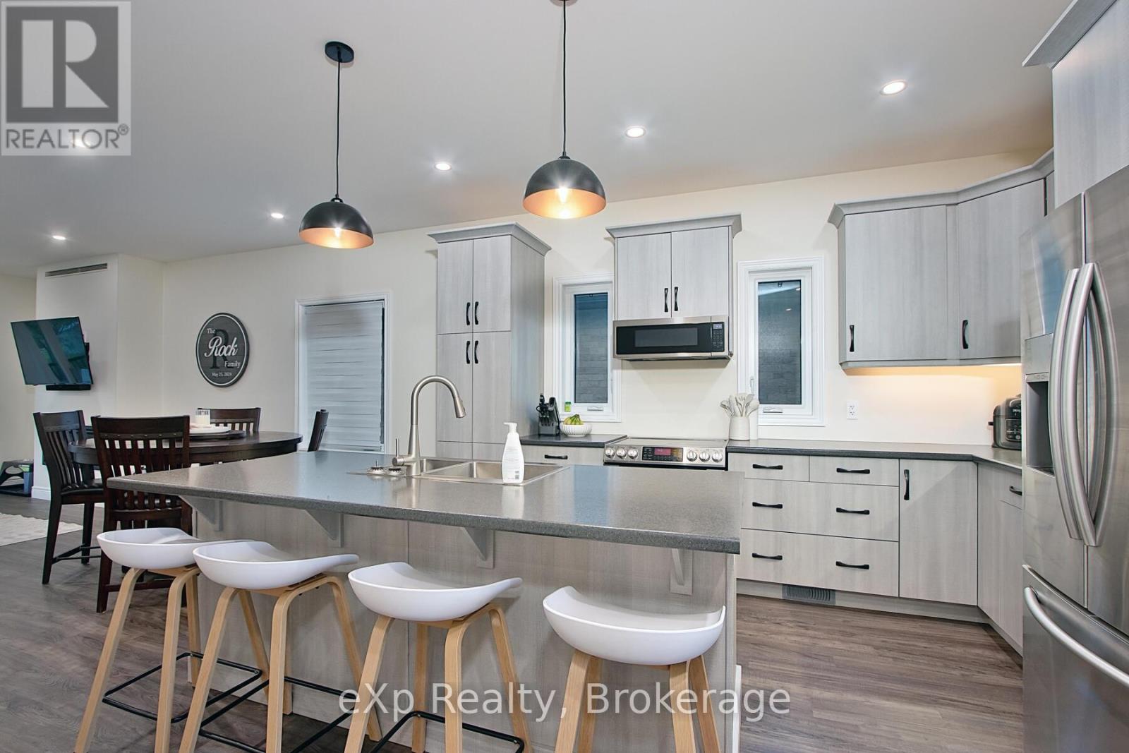 208 Duncan Street, West Perth, Ontario  N0K 1N0 - Photo 6 - X12270334