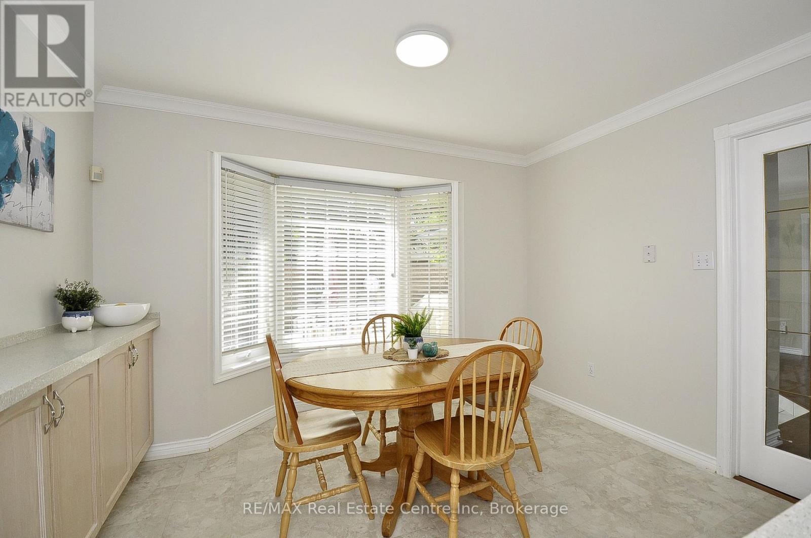 95 Beasley Crescent, Waterloo, Ontario  N1T 1P5 - Photo 11 - X12270420