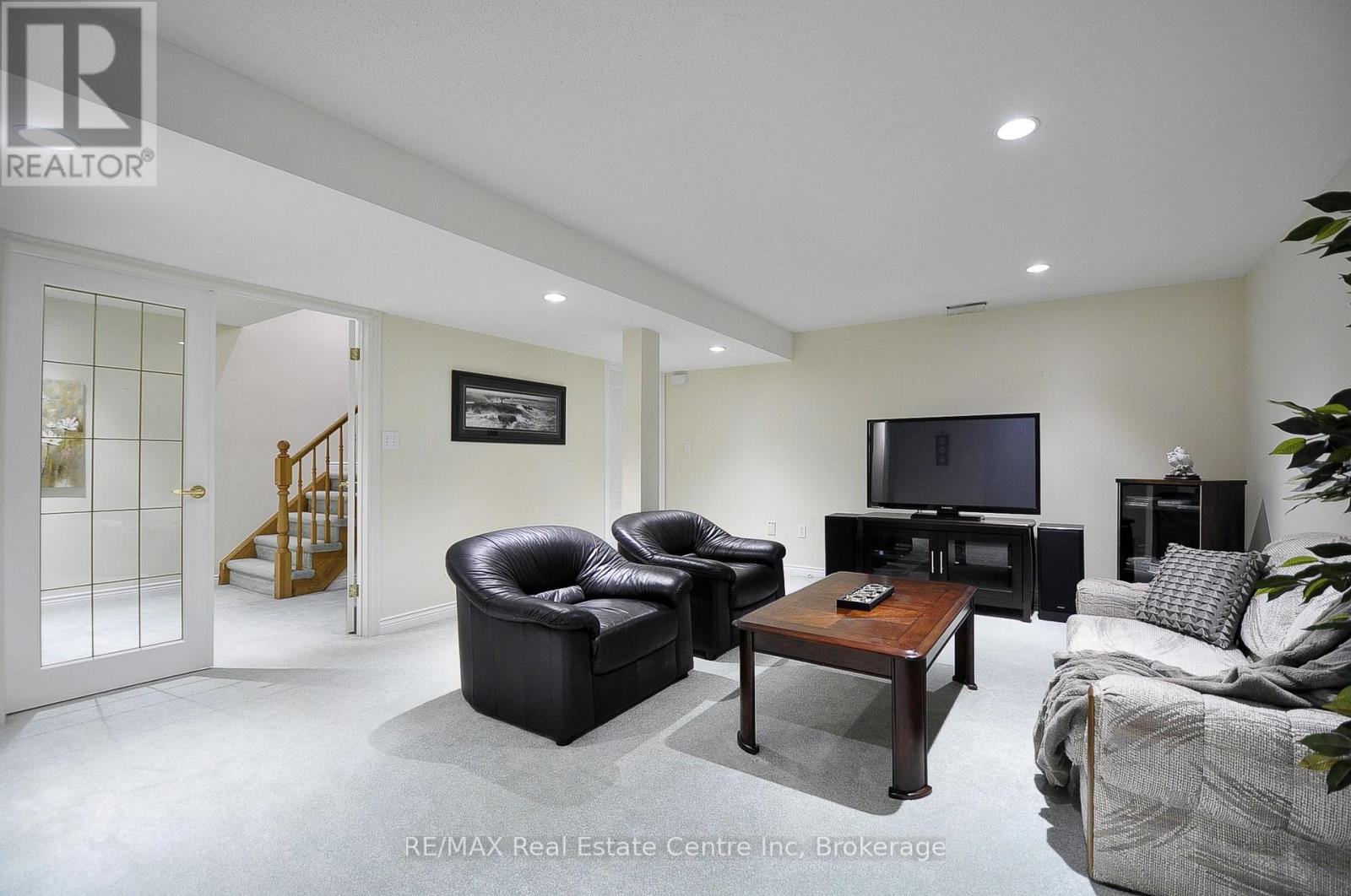 95 Beasley Crescent, Waterloo, Ontario  N1T 1P5 - Photo 34 - X12270420