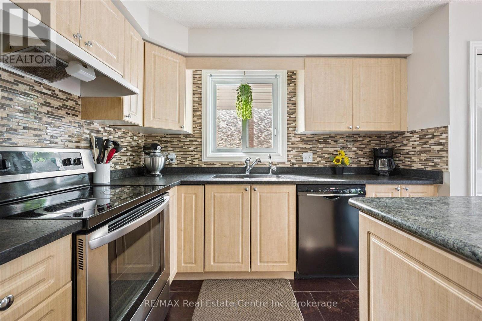 266 Briarmeadow Drive, Kitchener, Ontario  N2A 4H5 - Photo 10 - X12271191