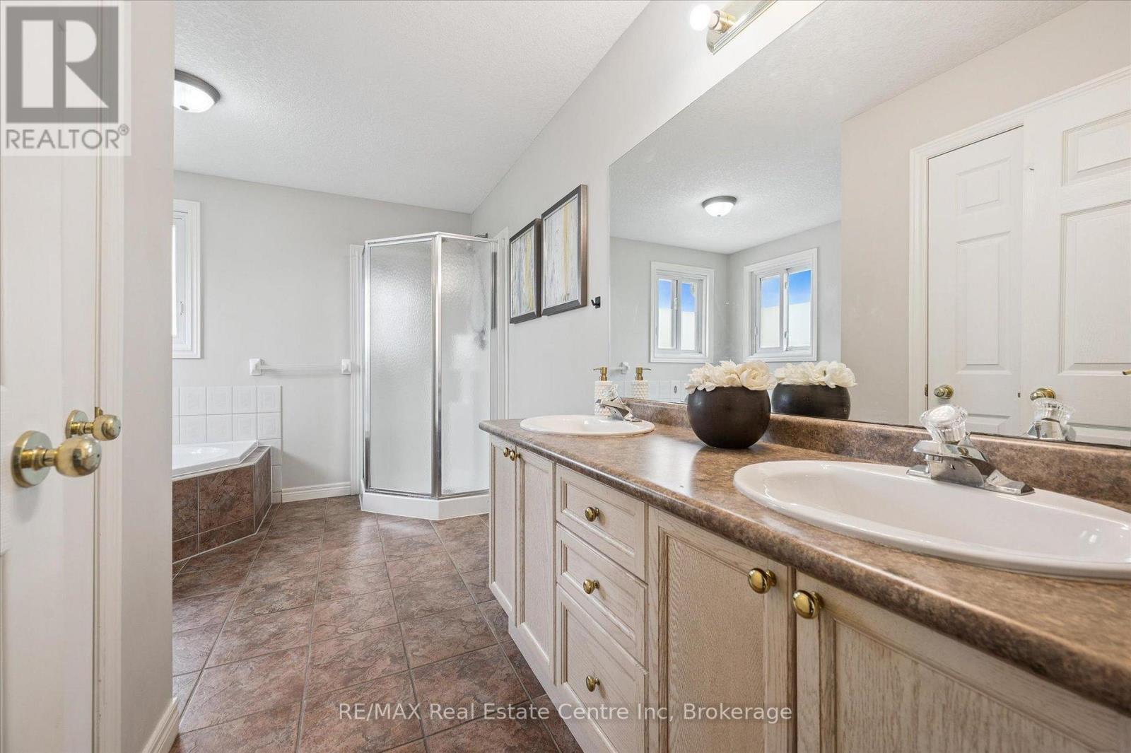 266 Briarmeadow Drive, Kitchener, Ontario  N2A 4H5 - Photo 16 - X12271191