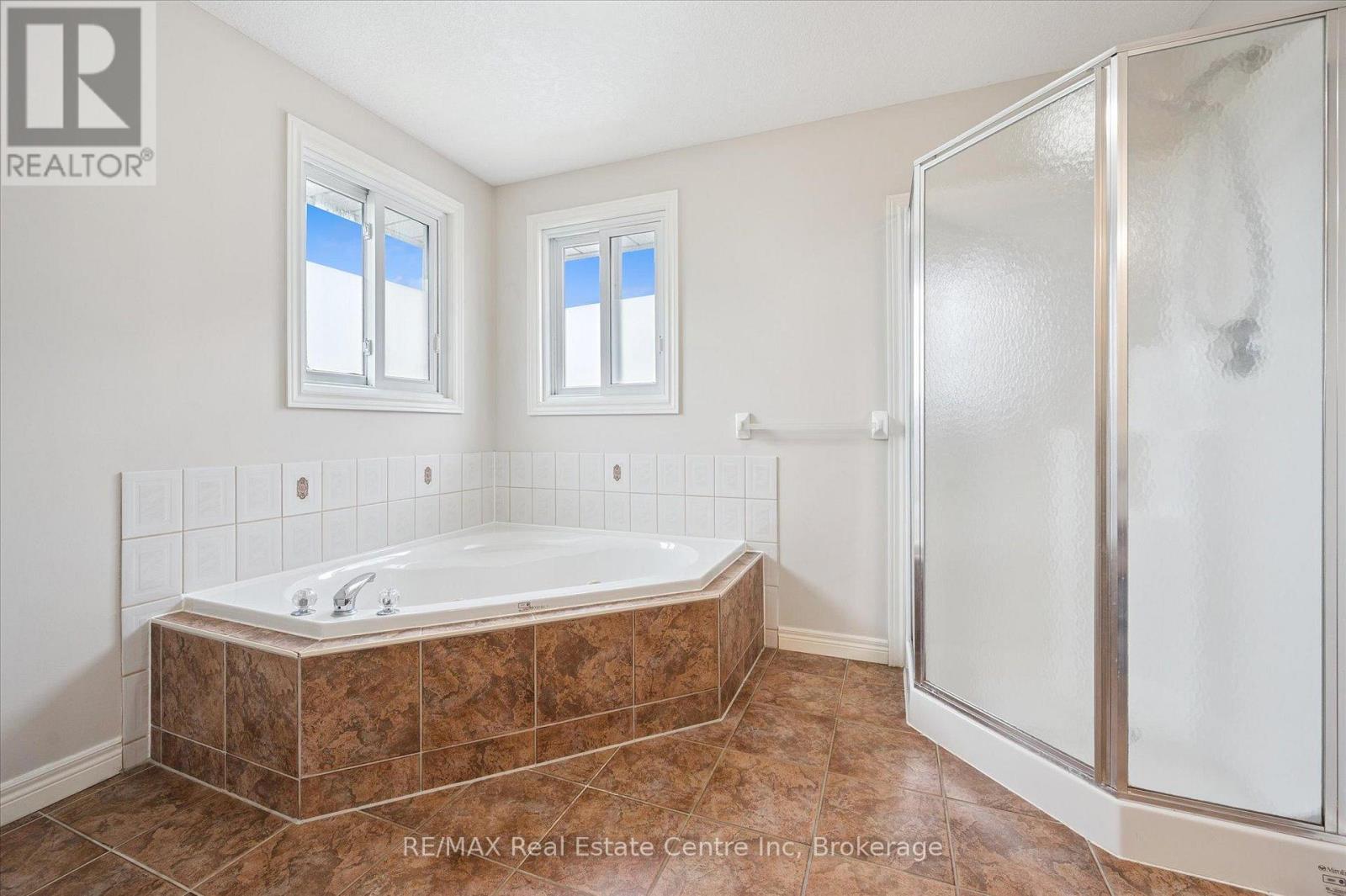 266 Briarmeadow Drive, Kitchener, Ontario  N2A 4H5 - Photo 17 - X12271191