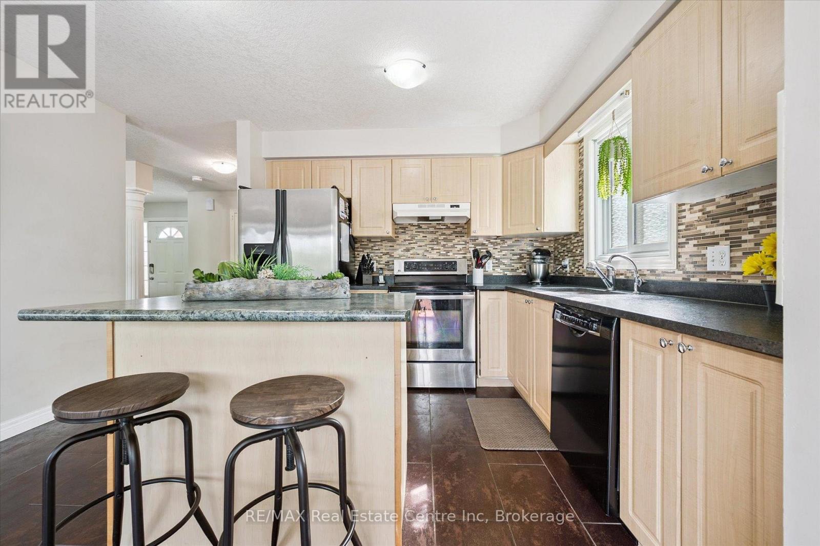 266 Briarmeadow Drive, Kitchener, Ontario  N2A 4H5 - Photo 9 - X12271191