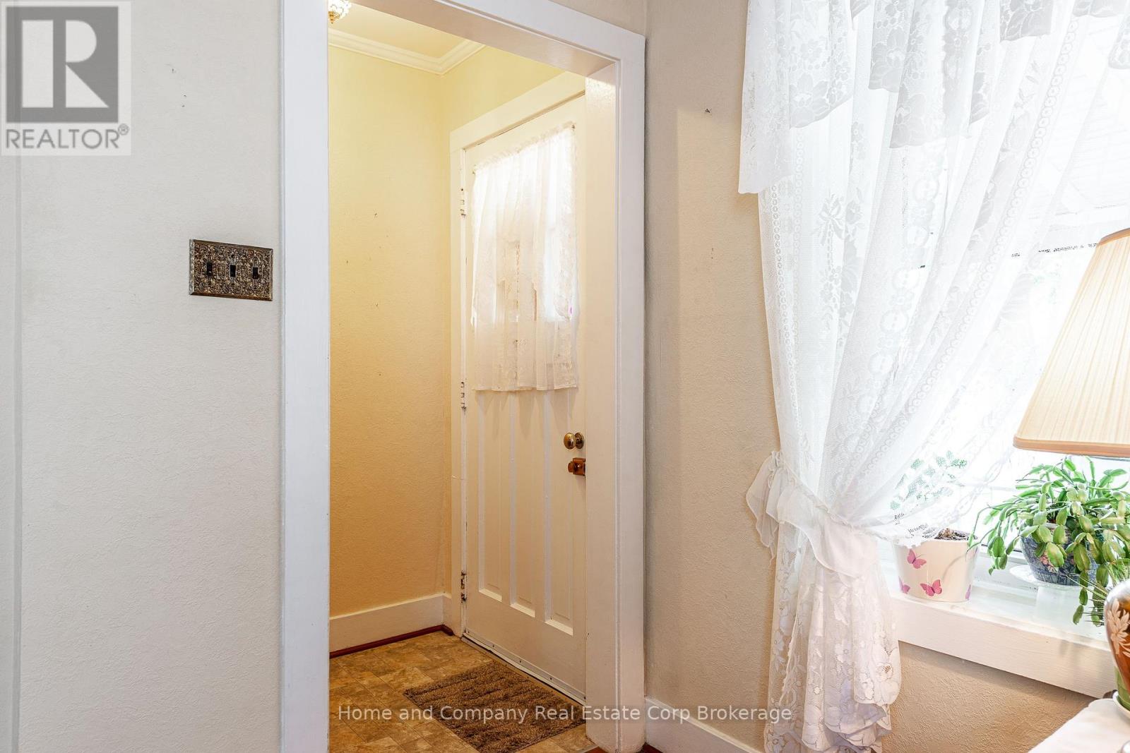 62 Coriano Street, Stratford, Ontario  N5A 6C3 - Photo 3 - X12271318