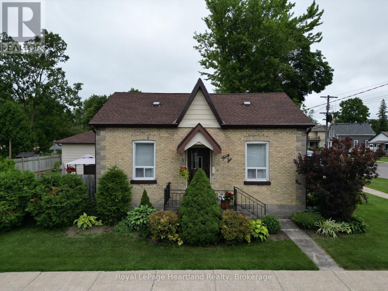 46 GIDLEY STREET W, South Huron, Ontario