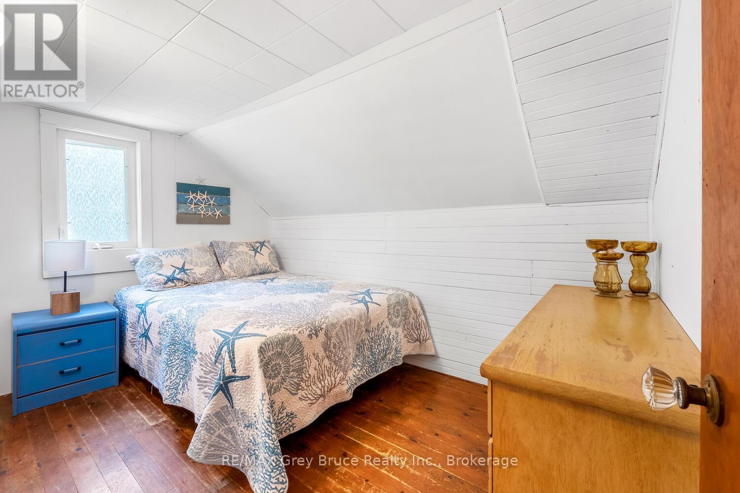 1106 King Edward Avenue, South Bruce Peninsula, Ontario  N0H 2G0 - Photo 16 - X12271382