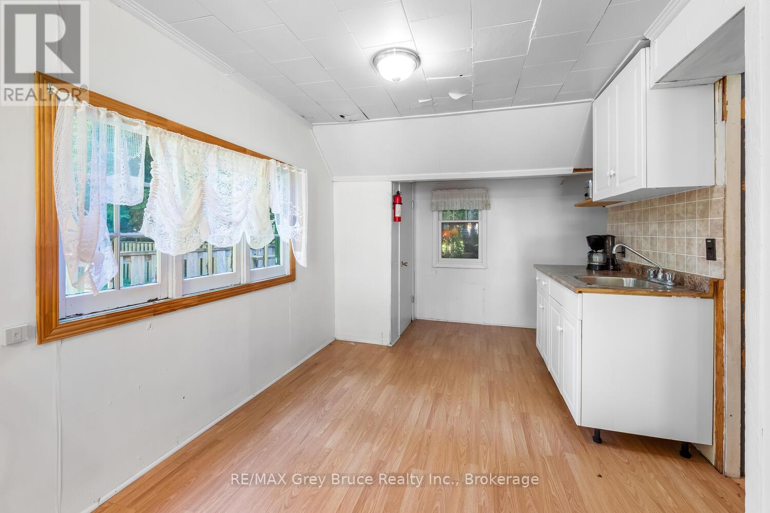 1106 King Edward Avenue, South Bruce Peninsula, Ontario  N0H 2G0 - Photo 23 - X12271382
