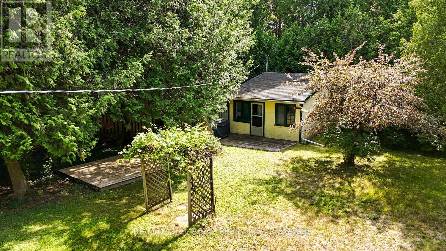 1106 King Edward Avenue, South Bruce Peninsula, Ontario  N0H 2G0 - Photo 32 - X12271382