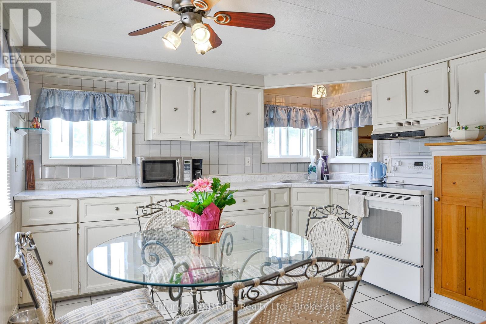 4129 Elaine Street, Severn, Ontario  L3V 0V1 - Photo 10 - S12272205