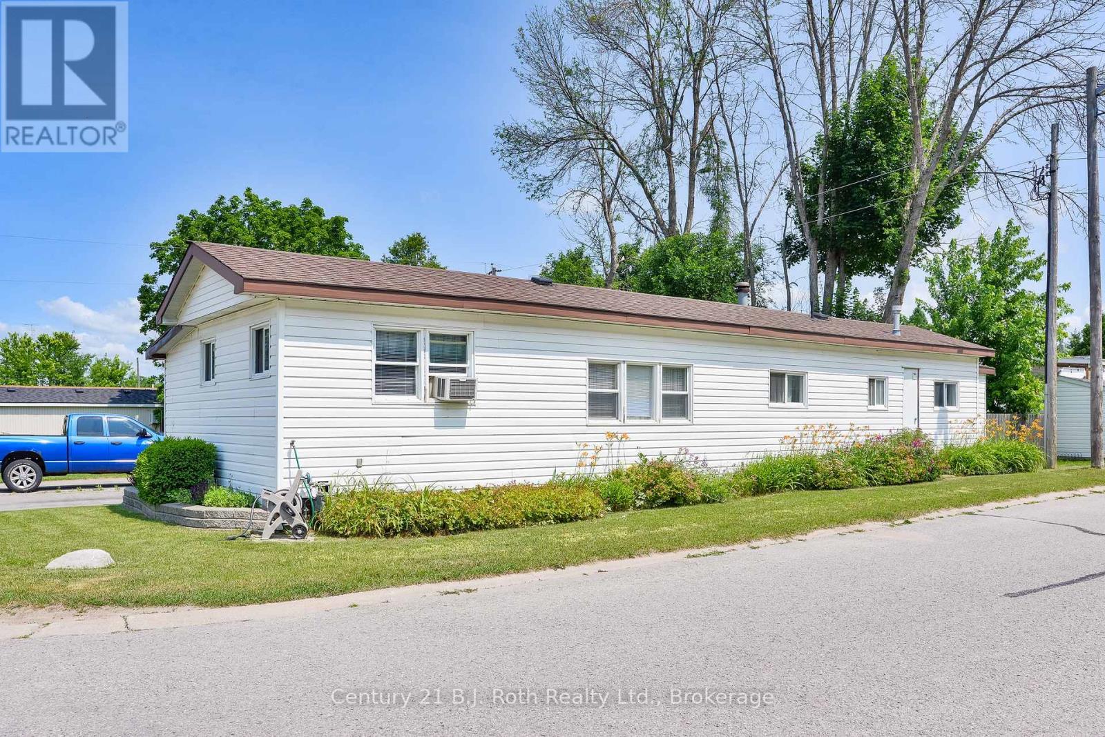 4129 Elaine Street, Severn, Ontario  L3V 0V1 - Photo 2 - S12272205