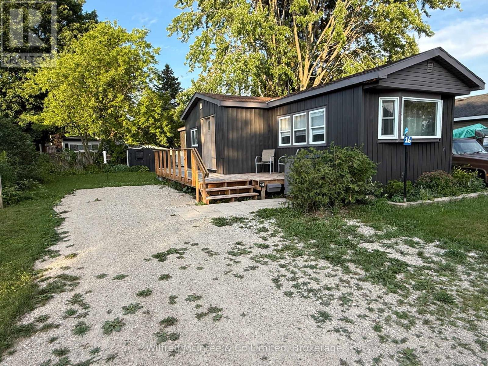 16 Bluejay Crescent, Brockton, Ontario  N0G 2V0 - Photo 3 - X12272267