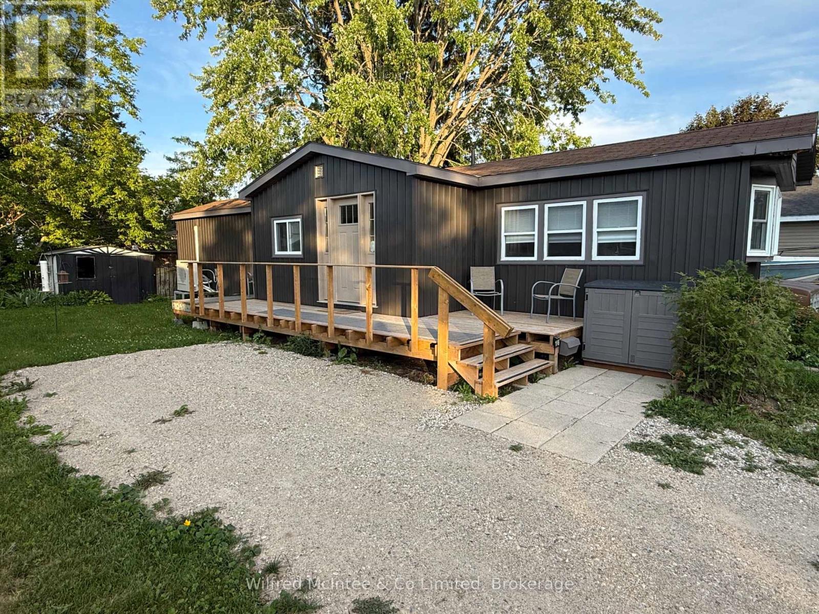 16 Bluejay Crescent, Brockton, Ontario  N0G 2V0 - Photo 4 - X12272267
