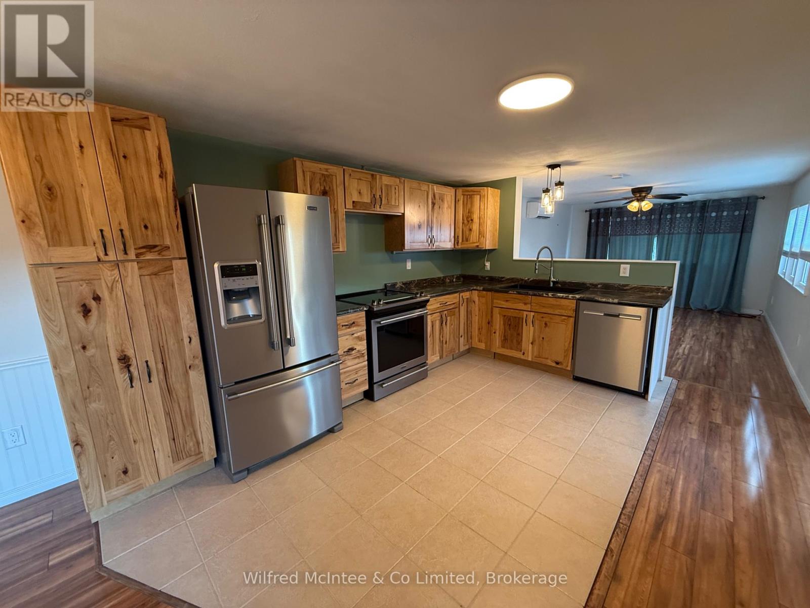 16 Bluejay Crescent, Brockton, Ontario  N0G 2V0 - Photo 7 - X12272267