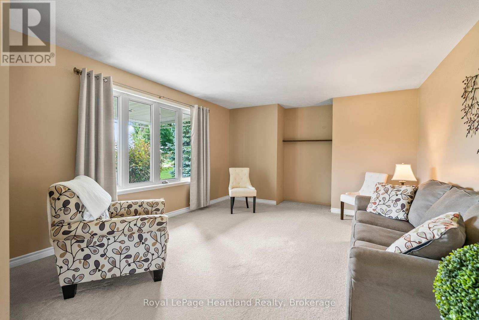 9462 Ayton Road, Minto, Ontario  N0G 1Z0 - Photo 10 - X12272286