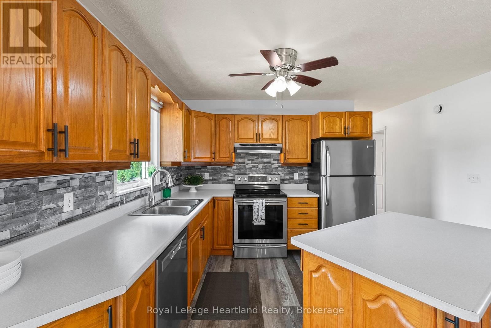 9462 Ayton Road, Minto, Ontario  N0G 1Z0 - Photo 17 - X12272286