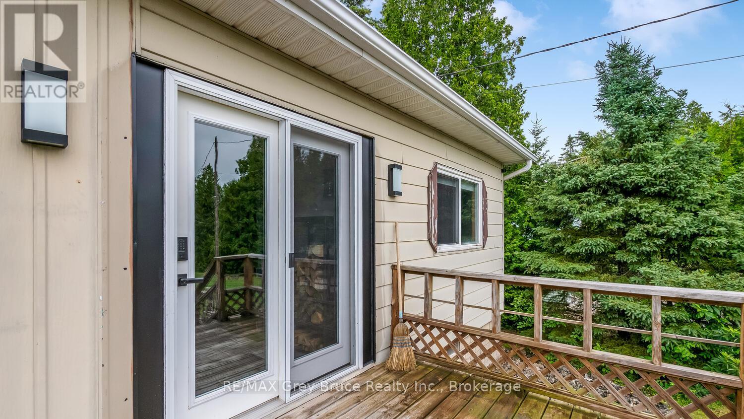 68 Tamarac Road, Northern Bruce Peninsula, Ontario  N0H 2M0 - Photo 11 - X12272396