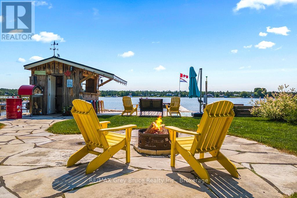 40 Aberdeen Avenue, Northern Bruce Peninsula, Ontario  N0H 2T0 - Photo 2 - X12272624