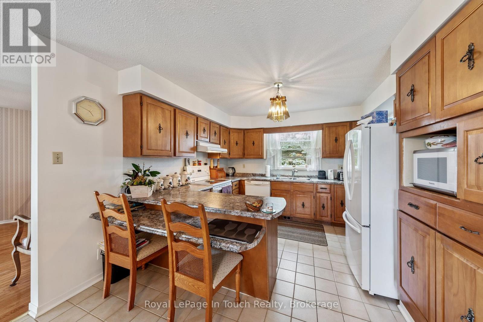 40 Payette Drive, Penetanguishene, Ontario  L9M 1H5 - Photo 16 - S12272797