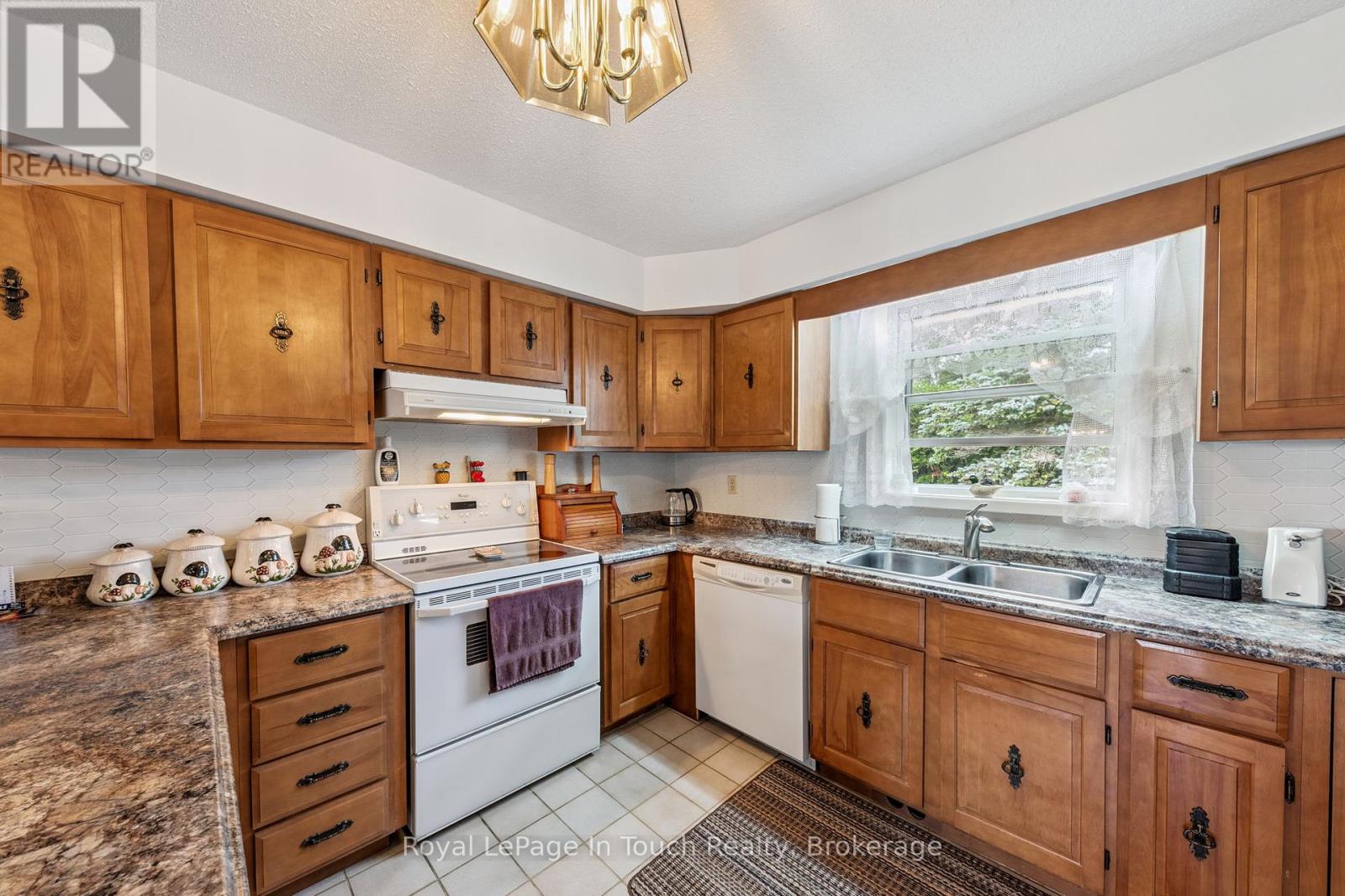 40 Payette Drive, Penetanguishene, Ontario  L9M 1H5 - Photo 17 - S12272797