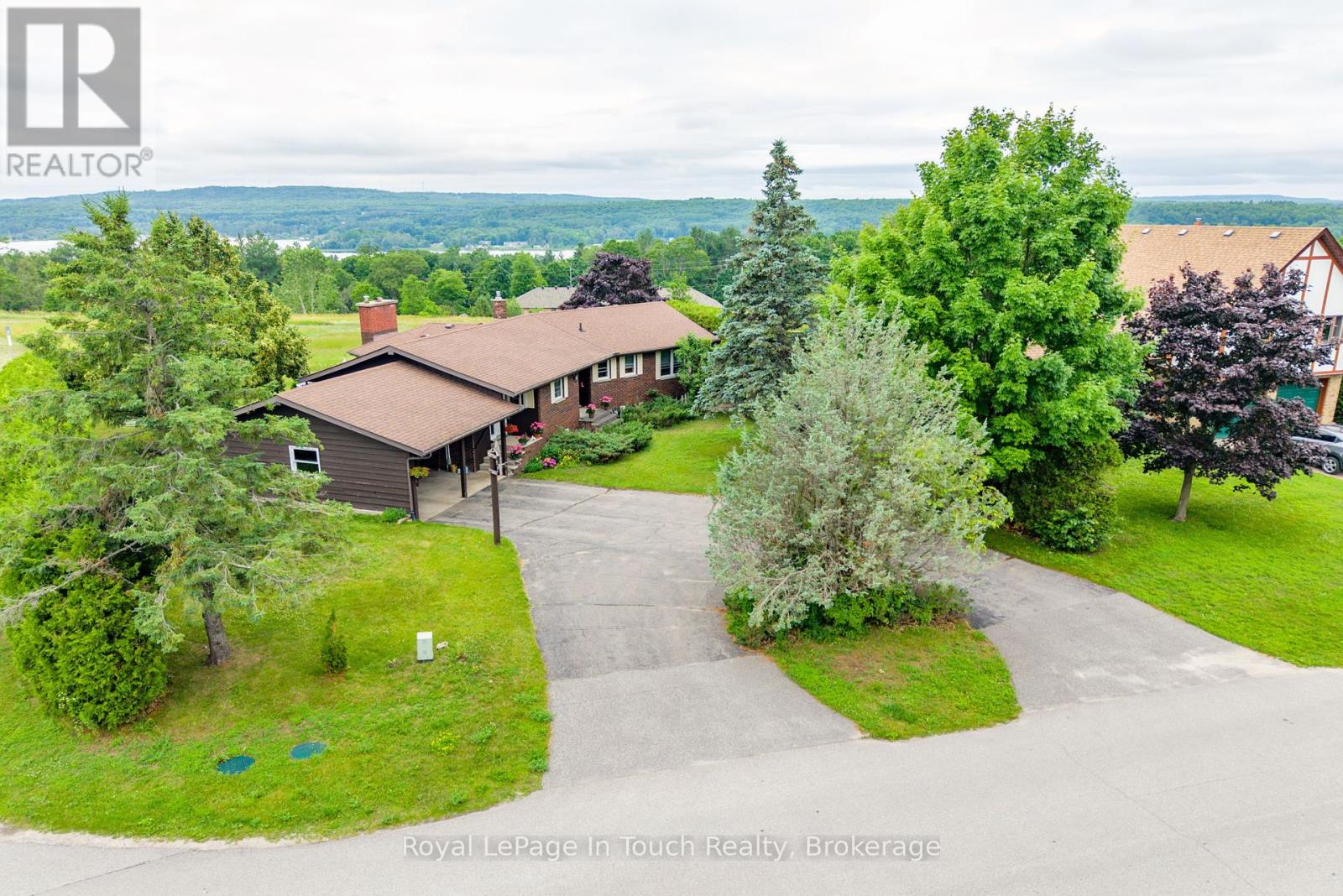 40 Payette Drive, Penetanguishene, Ontario  L9M 1H5 - Photo 2 - S12272797