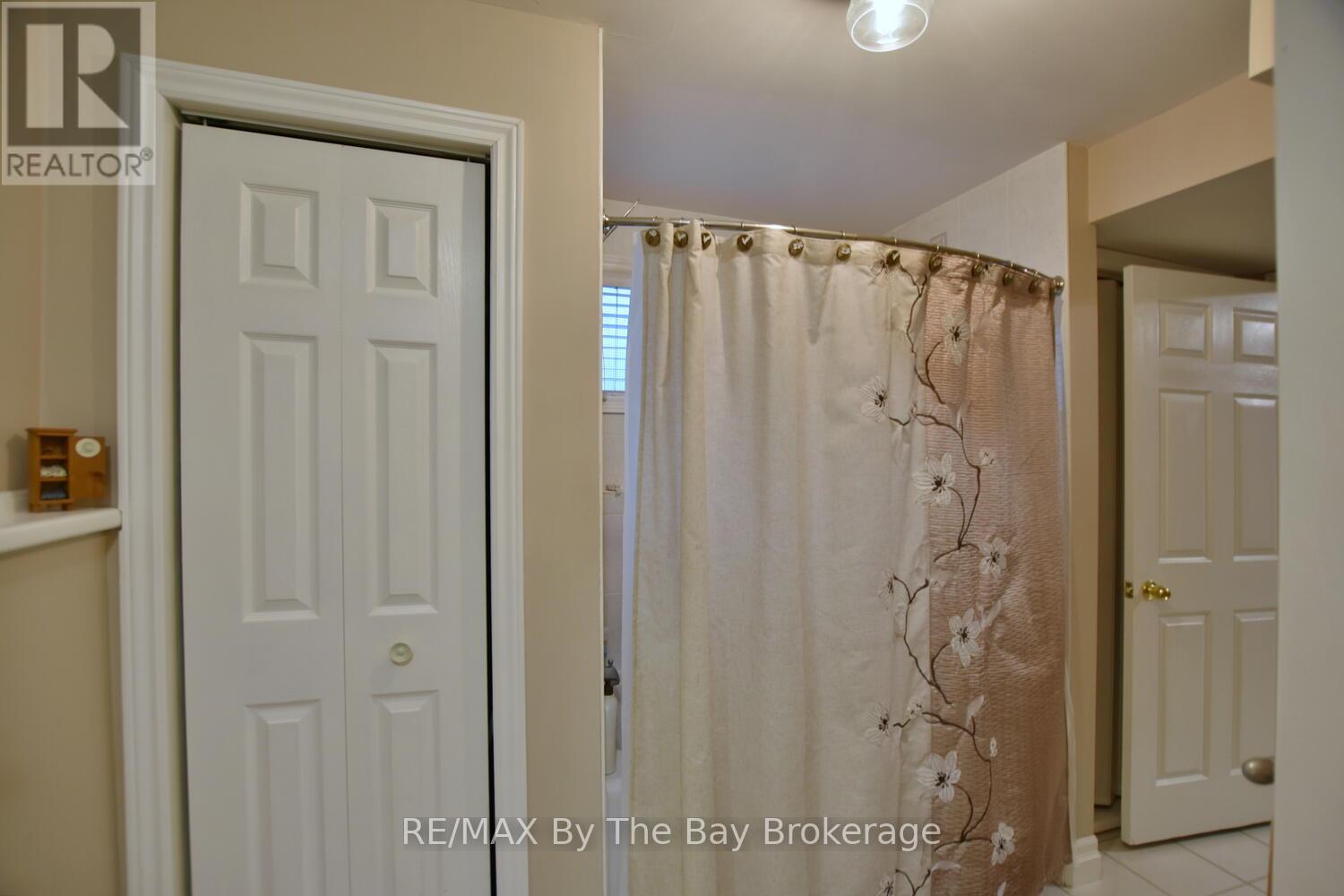 97 Glen Eton Road, Wasaga Beach, Ontario  L9Z 1E8 - Photo 24 - S12272852