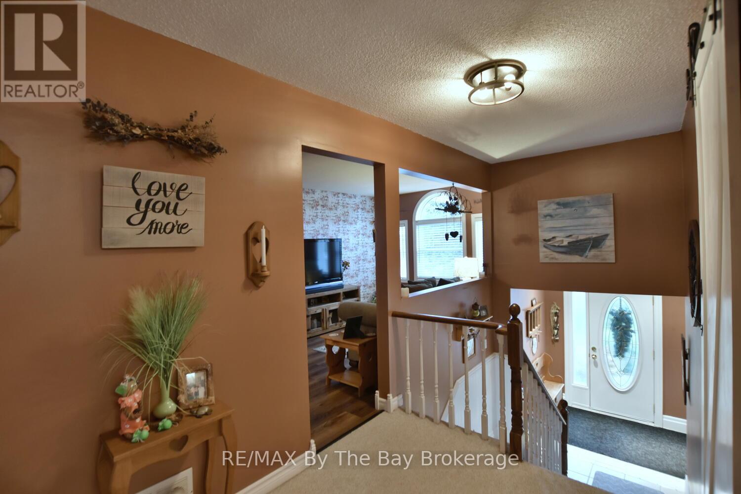 97 Glen Eton Road, Wasaga Beach, Ontario  L9Z 1E8 - Photo 4 - S12272852