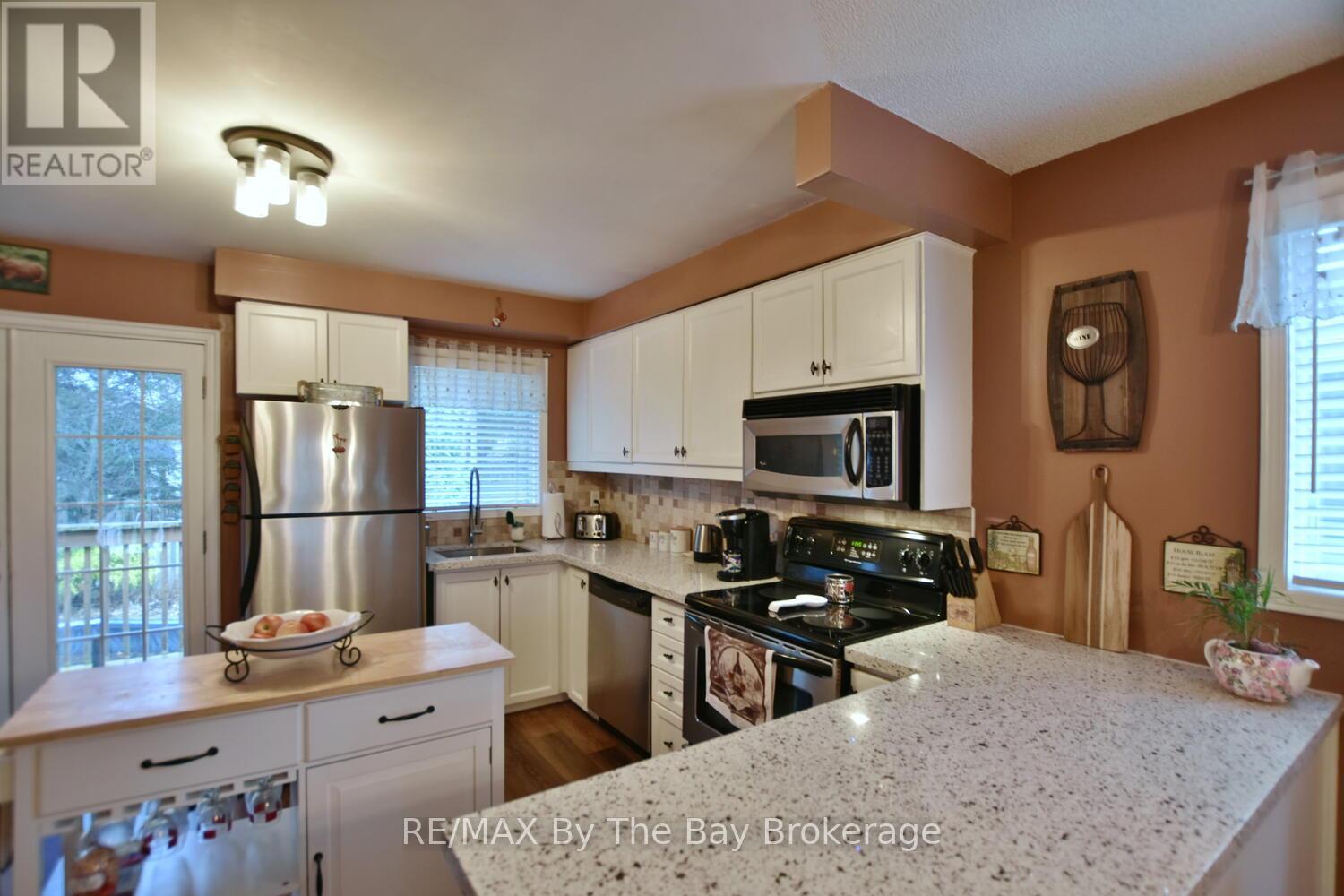 97 Glen Eton Road, Wasaga Beach, Ontario  L9Z 1E8 - Photo 8 - S12272852