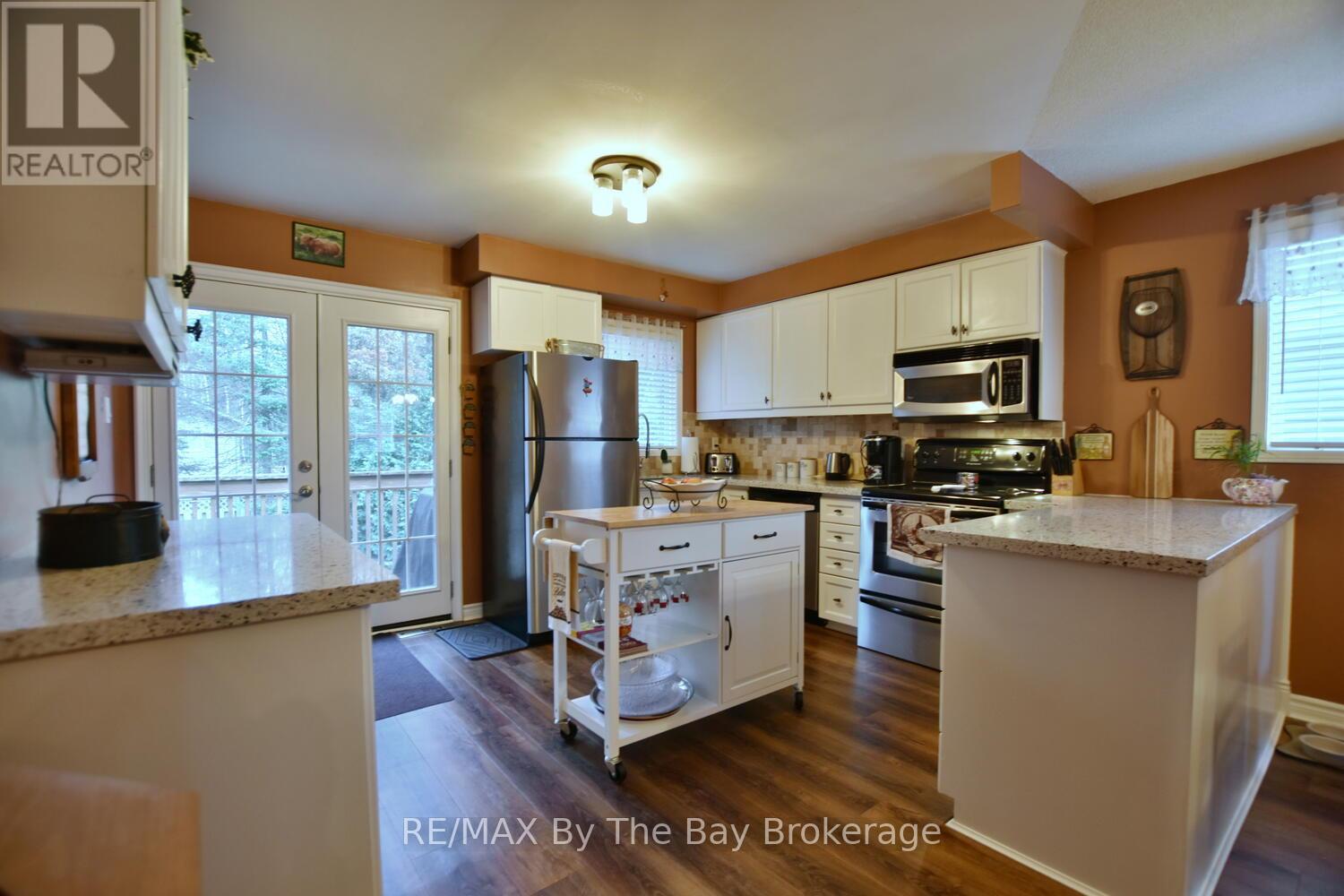 97 Glen Eton Road, Wasaga Beach, Ontario  L9Z 1E8 - Photo 9 - S12272852