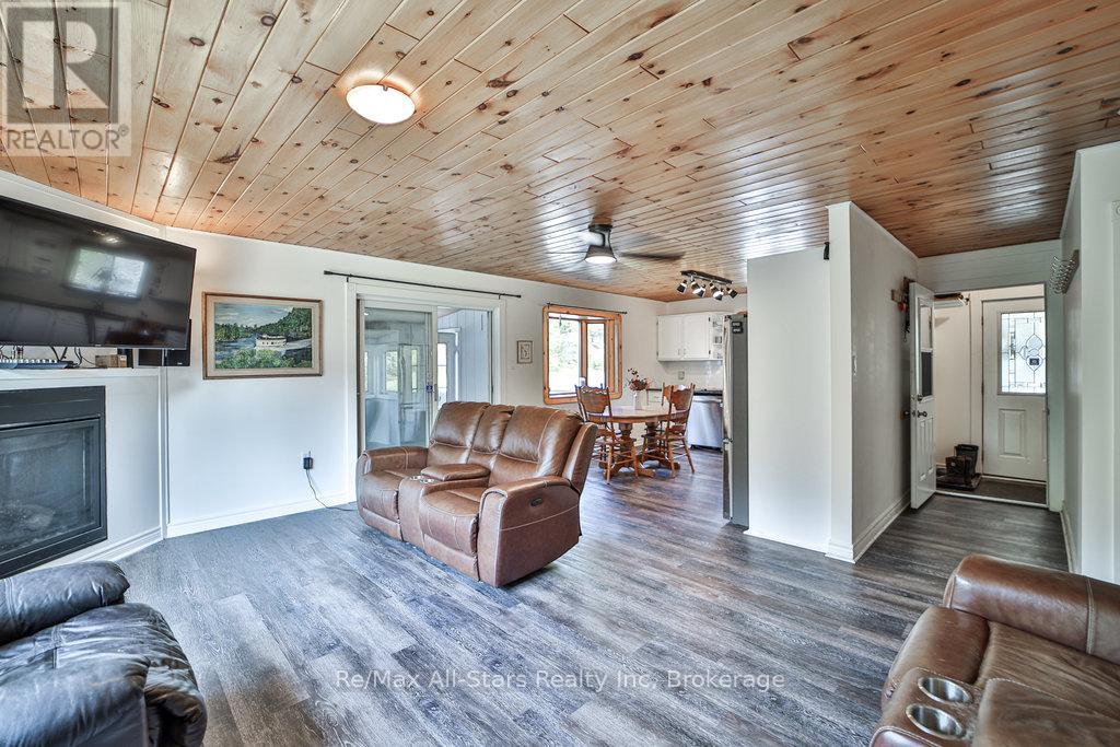 410 Etwell Road, Huntsville, Ontario  P1H 2J2 - Photo 10 - X12273214