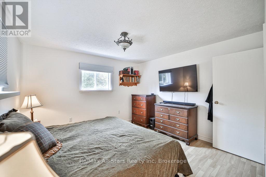 410 Etwell Road, Huntsville, Ontario  P1H 2J2 - Photo 17 - X12273214