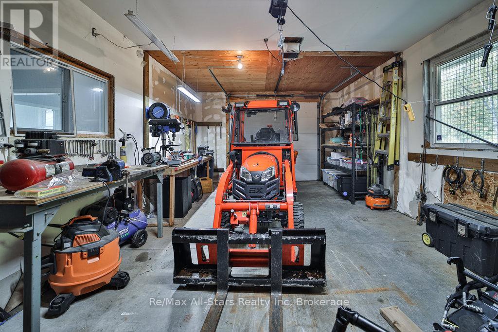 410 Etwell Road, Huntsville, Ontario  P1H 2J2 - Photo 31 - X12273214