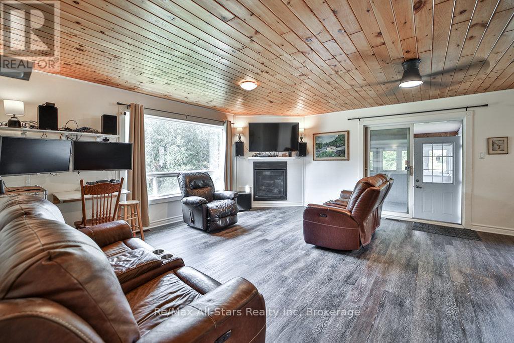 410 Etwell Road, Huntsville, Ontario  P1H 2J2 - Photo 7 - X12273214